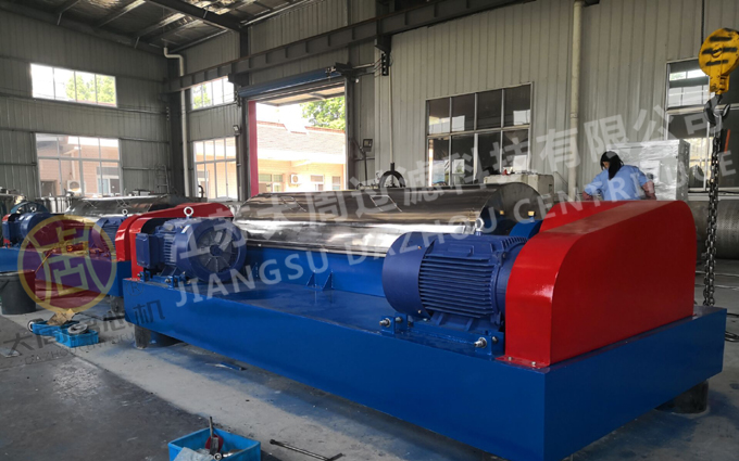 離心機生產廠家如何選擇合適的材料來提高設備性能？